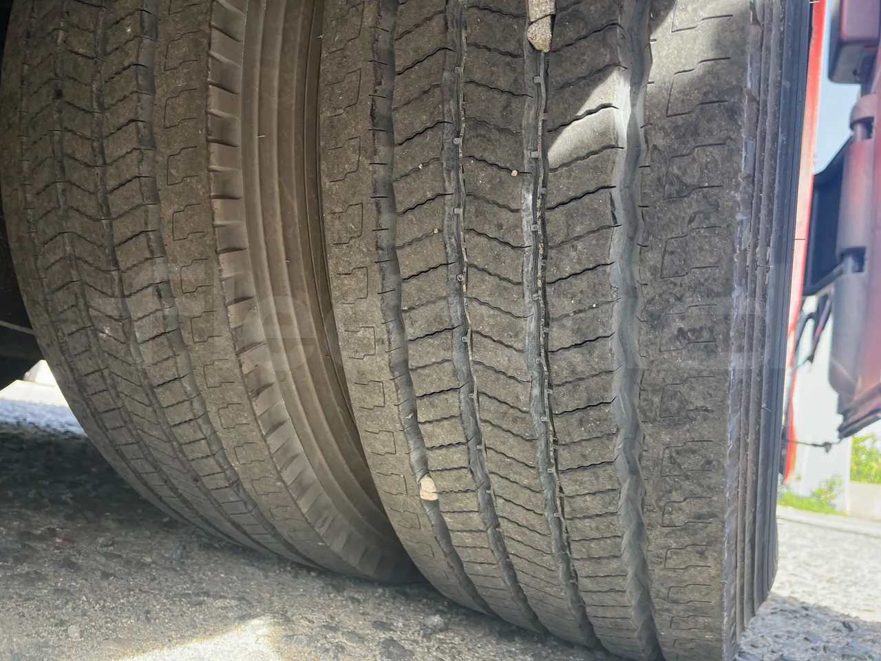 Irizar Scania K 420 EB 4x2 - Euro4 - 309kW - 12.920mt - tread condition front tires left