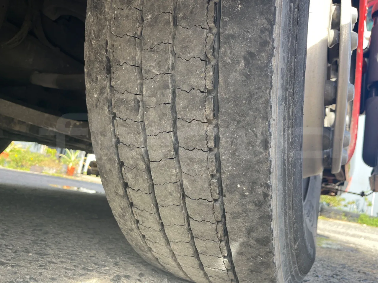 Irizar Scania K 420 EB 4x2 - Euro4 - 309kW - 12.920mt - tread condition front tires right