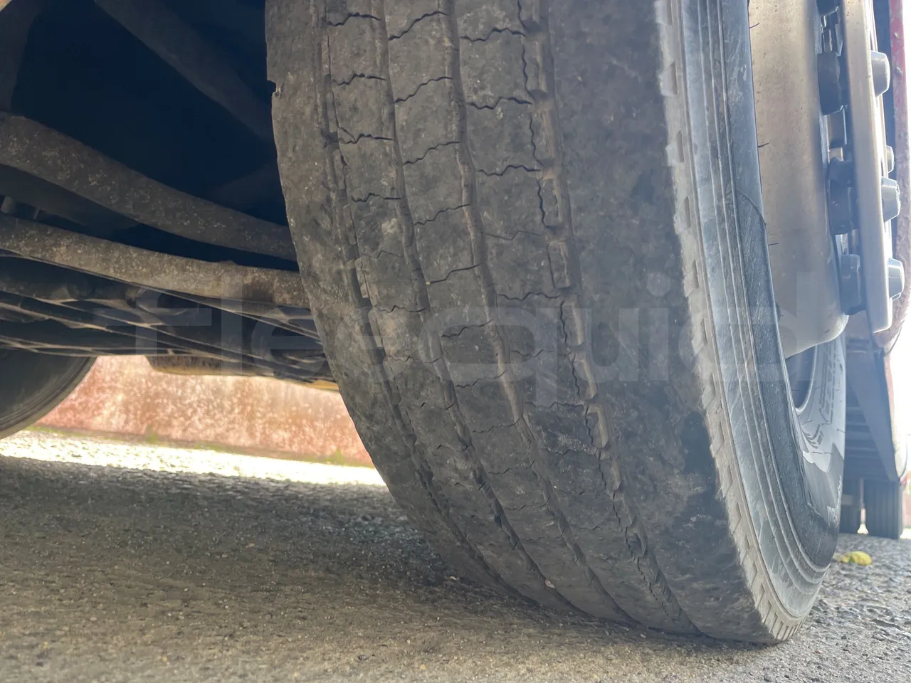 Irizar Scania K 420 EB 4x2 - Euro4 - 309kW - 12.920mt - tread condition second axle tires right