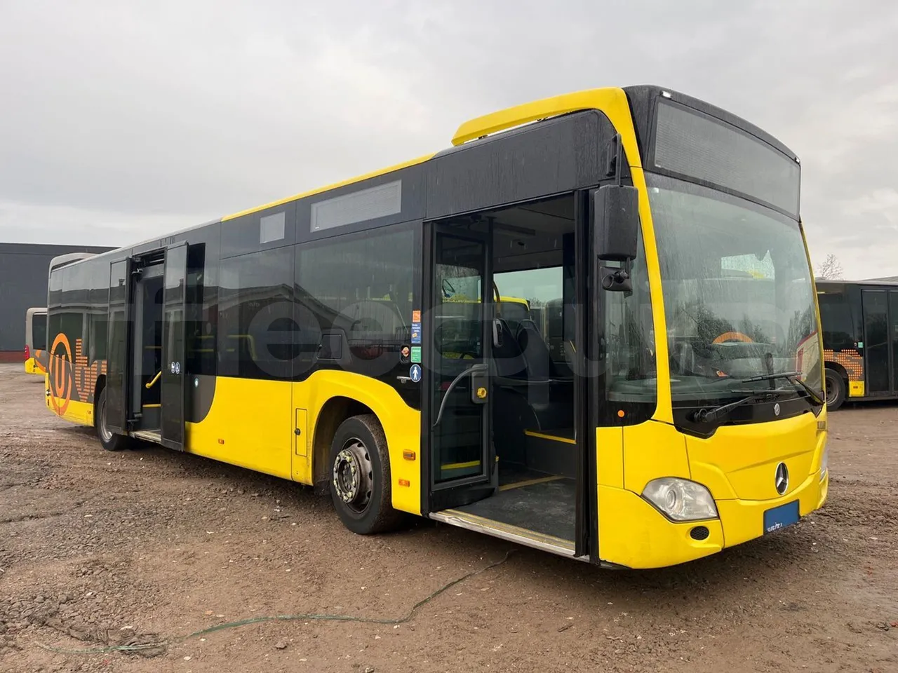 Mercedes-Benz Citaro 628 02 - Euro 6 - 220 kW - 12.140 mt - 3/4 right front doors open