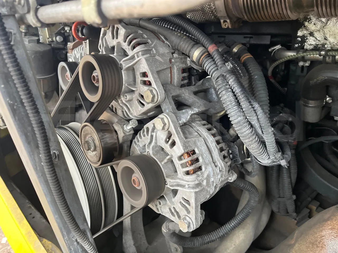 Mercedes-Benz Citaro 628 02 - Euro 6 - 220 kW - 12.140 mt - air conditioning compressor