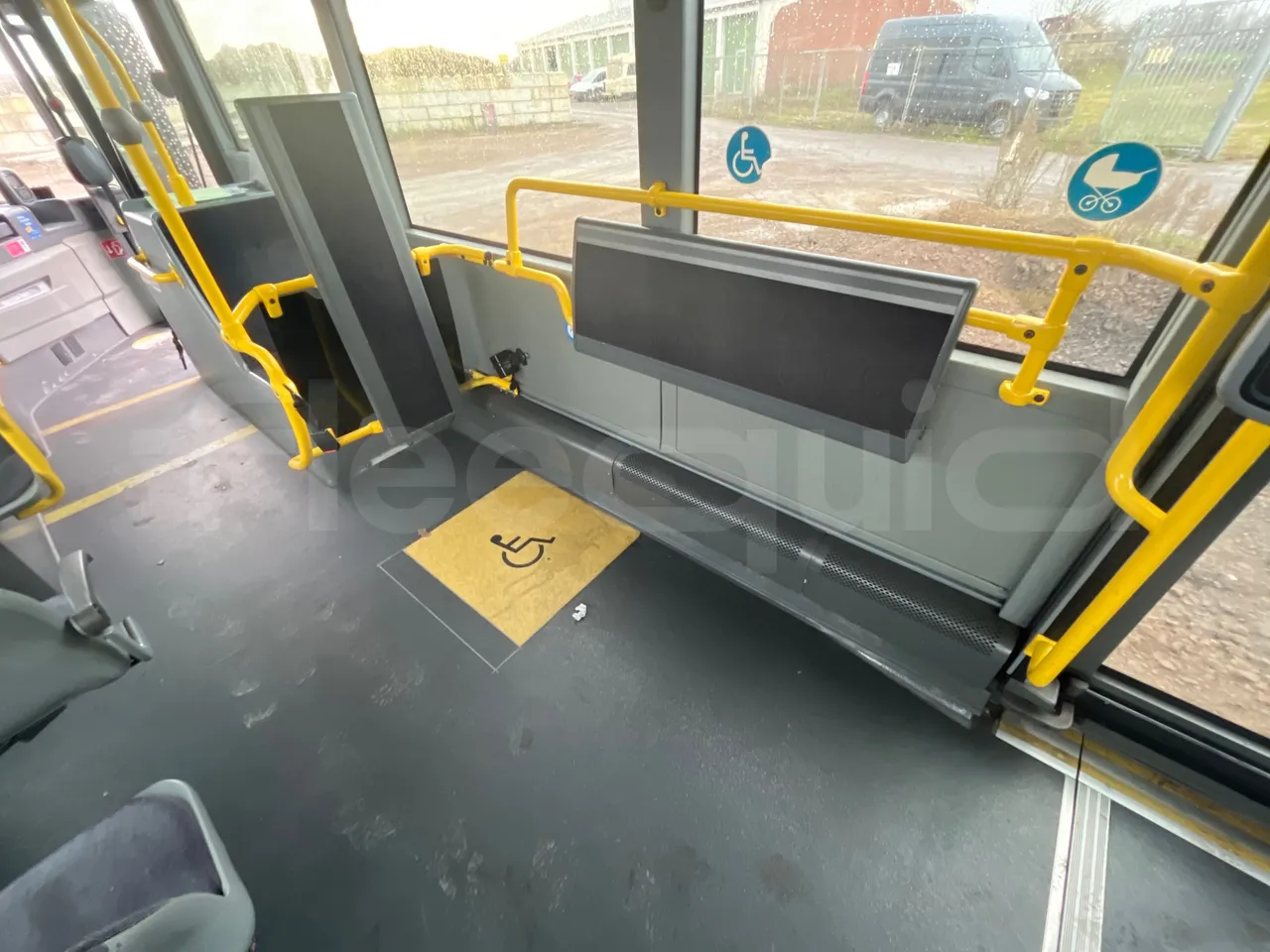 Mercedes-Benz Citaro 628 02 - Euro 6 - 220 kW - 12.140 mt - disabled area photo