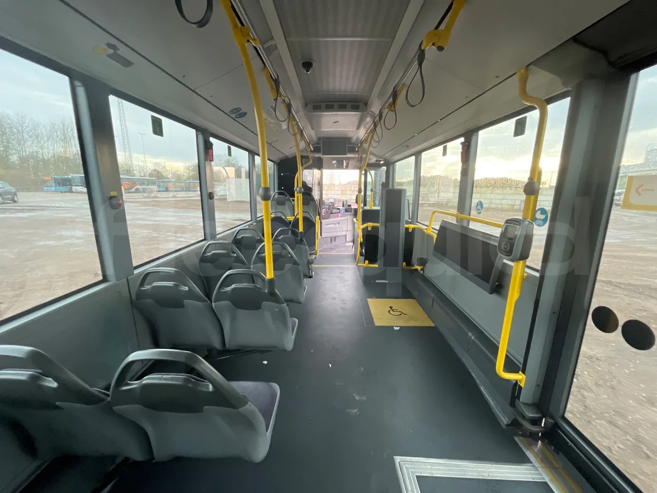 Mercedes-Benz Citaro 628 02 - Euro 6 - 220 kW - 12.140 mt - forward view middle aisle