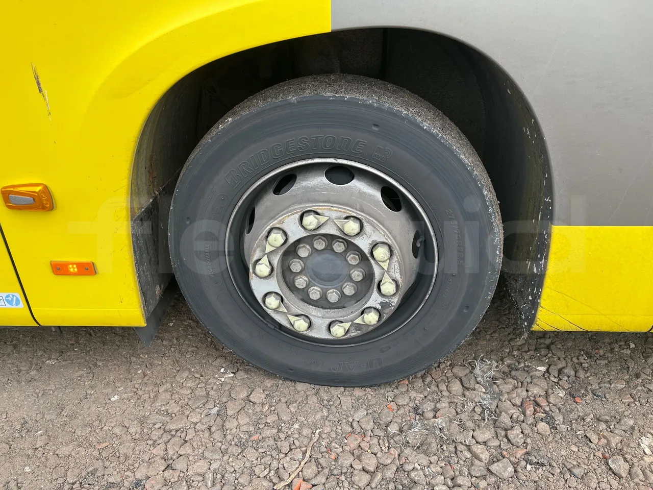 Mercedes-Benz Citaro 628 02 - Euro 6 - 220 kW - 12.140 mt - tread condition front tires left