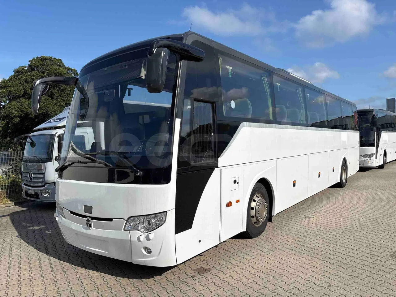 Temsa Safari - 3/4 front left