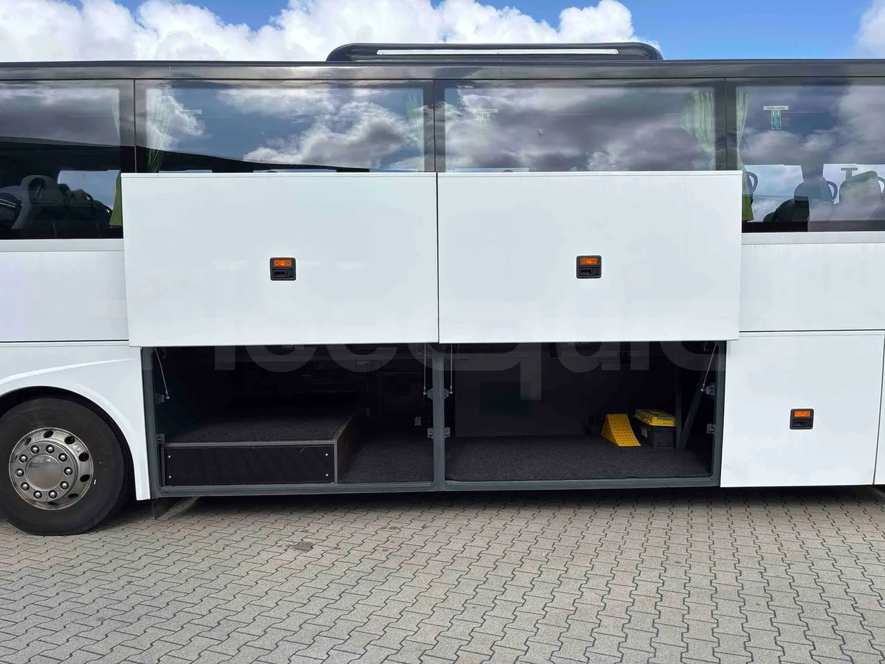 Temsa Safari - luggage rack photo