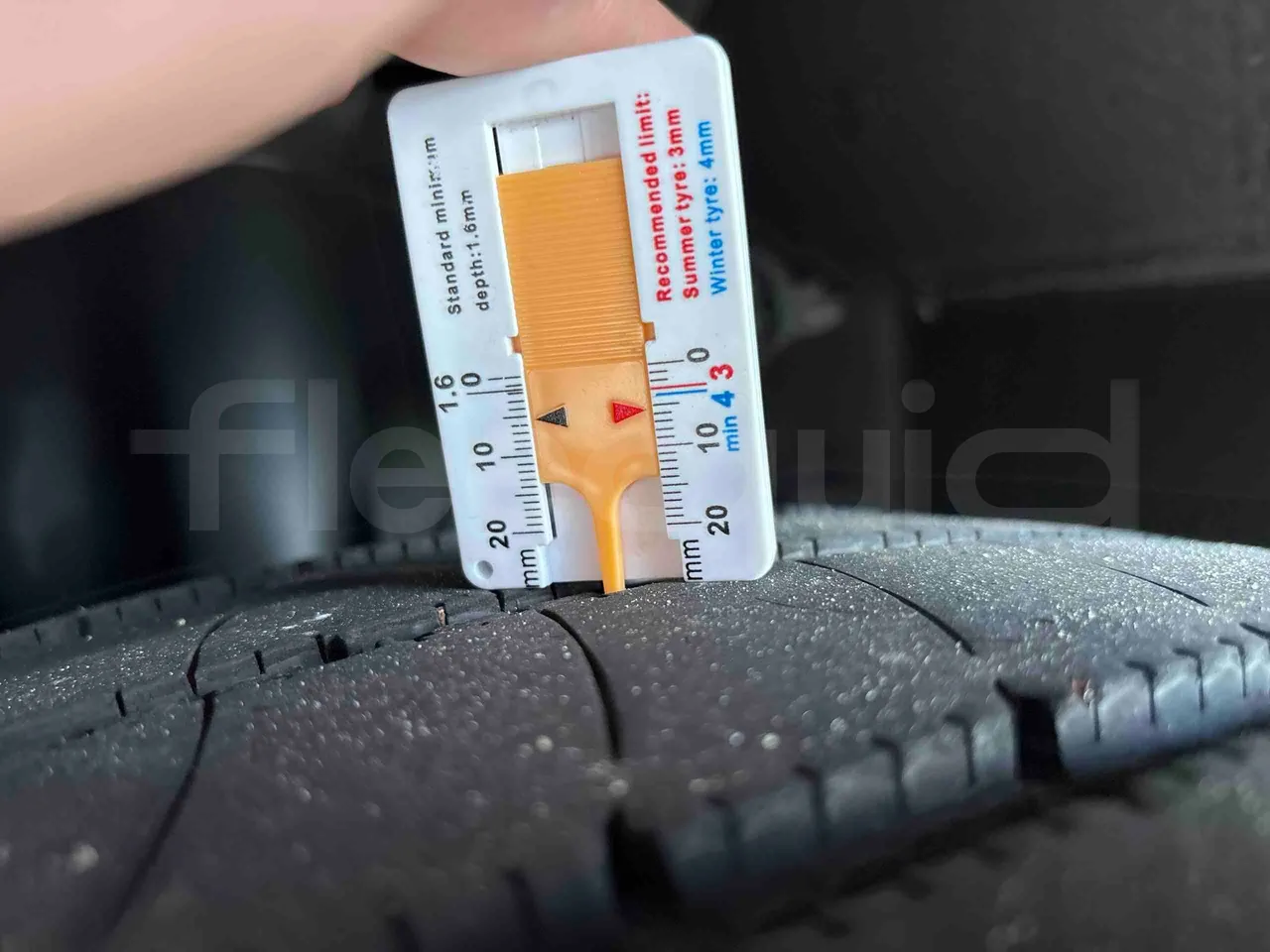Temsa Safari - tread condition front tires right
