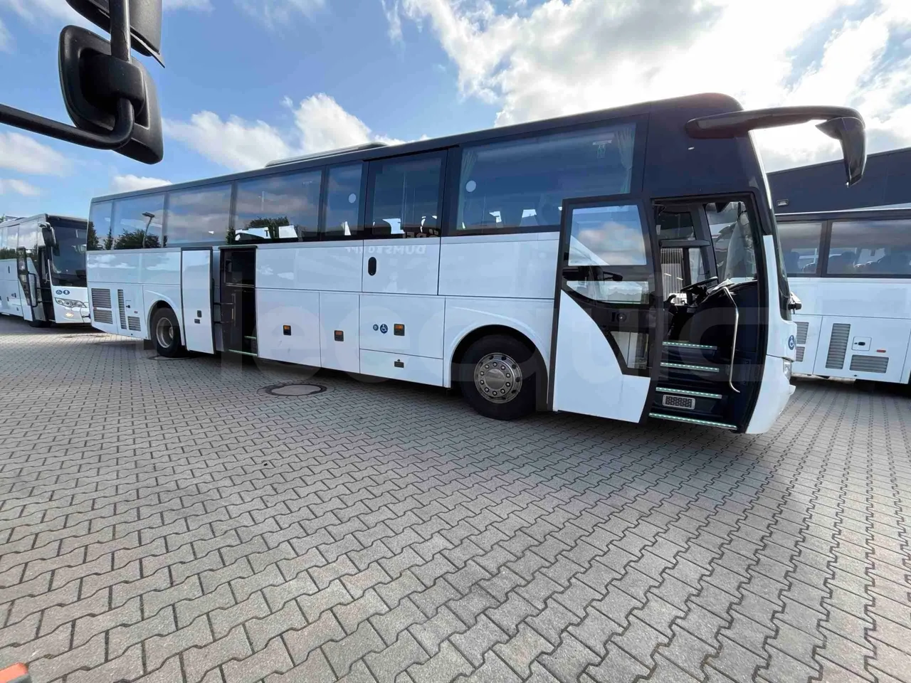Temsa Safari - right side doors open