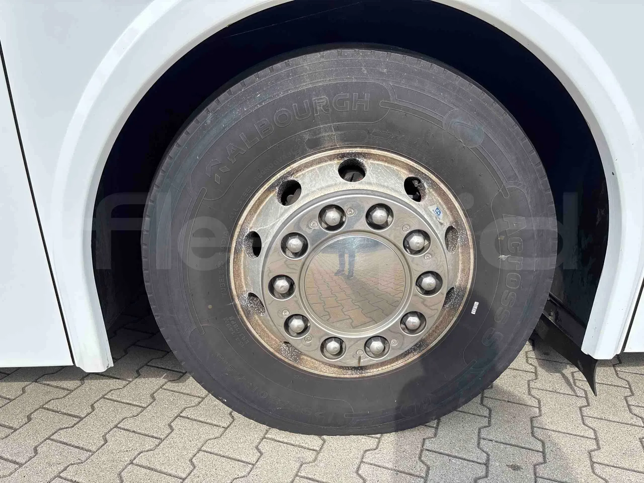 Temsa Safari - front left tire measurements