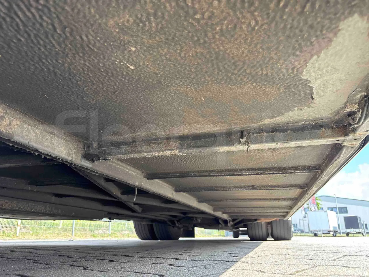 Temsa Safari - central undercarriage photo