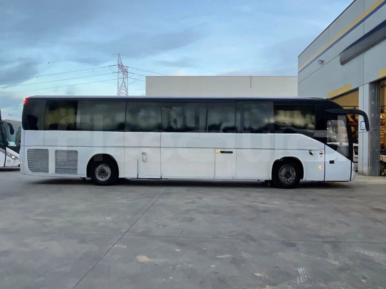 Iveco Magelys SFR2XX - Euro6 - 12,83m - 294kw - right side doors closed