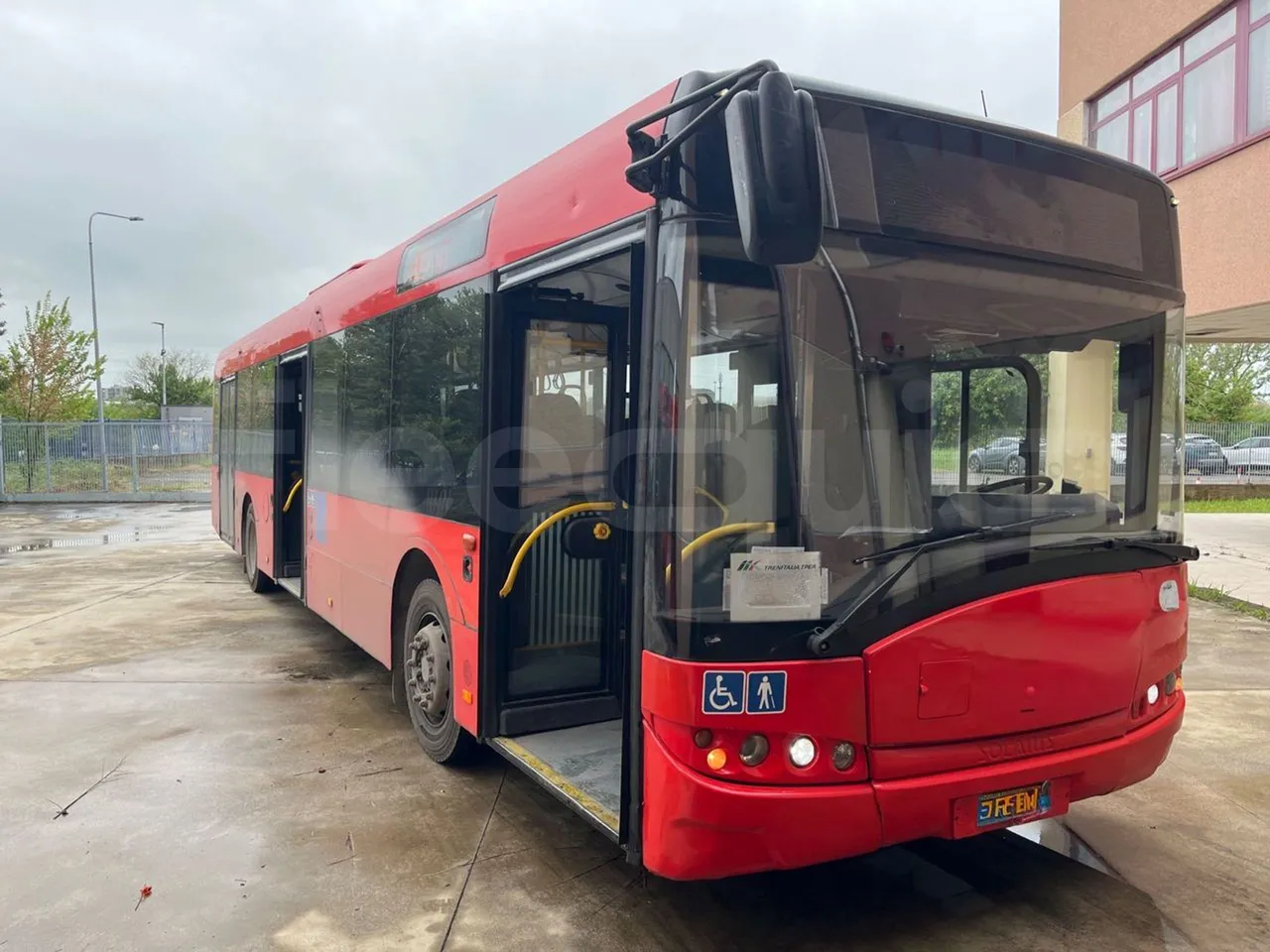 Solaris Urbino 12 - Euro6 - 240kW - 12mt - 3/4 right front doors open