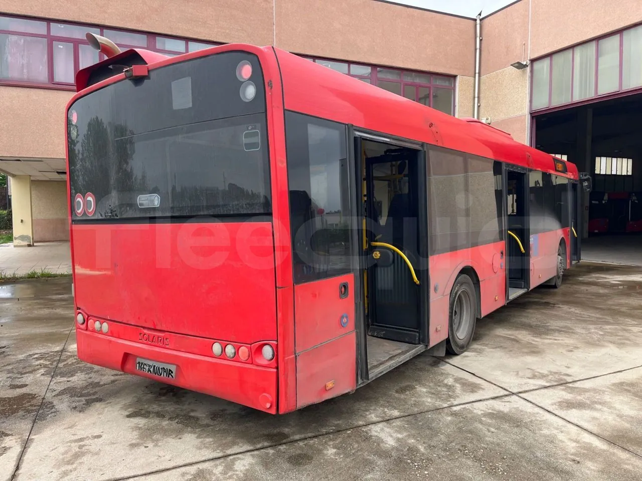 Solaris Urbino 12 - Euro6 - 240kW - 12mt - 3/4 right rear doors open