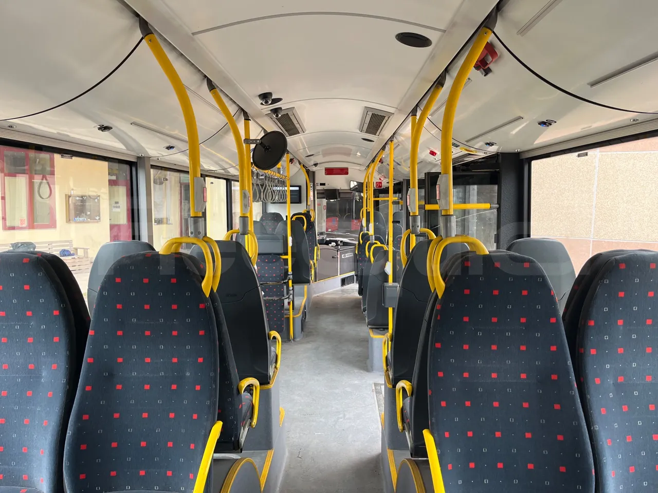 Solaris Urbino 12 - Euro6 - 240kW - 12mt - forward view middle aisle