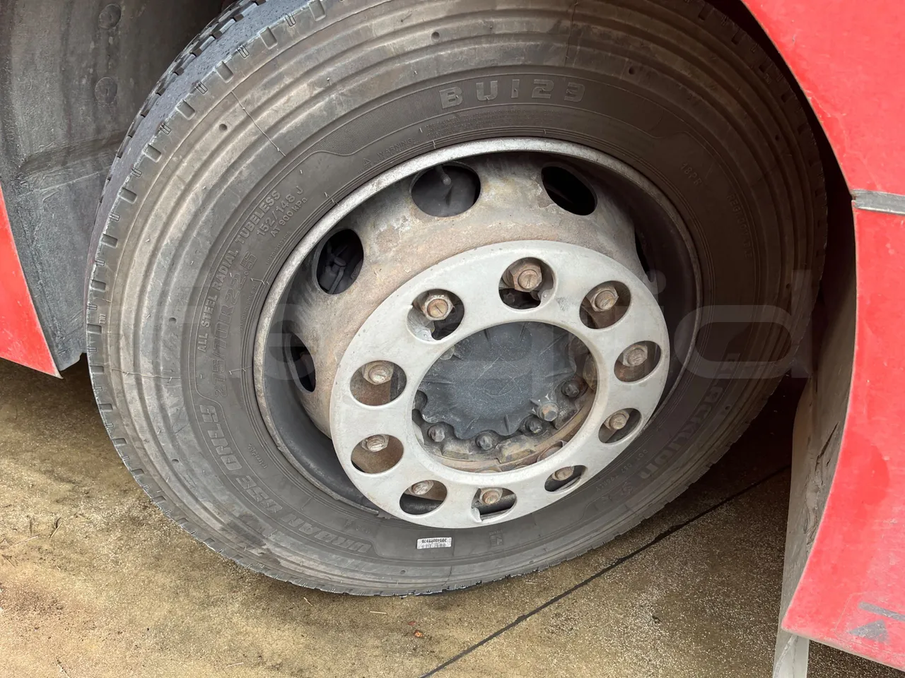 Solaris Urbino 12 - Euro6 - 240kW - 12mt - front left tire measurements