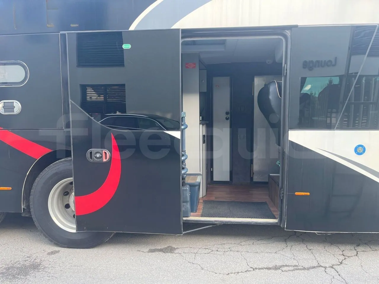 Neoplan Skyliner V6ACB - Euro 6 - 371 kW - 14.000 mt - front door 2 open