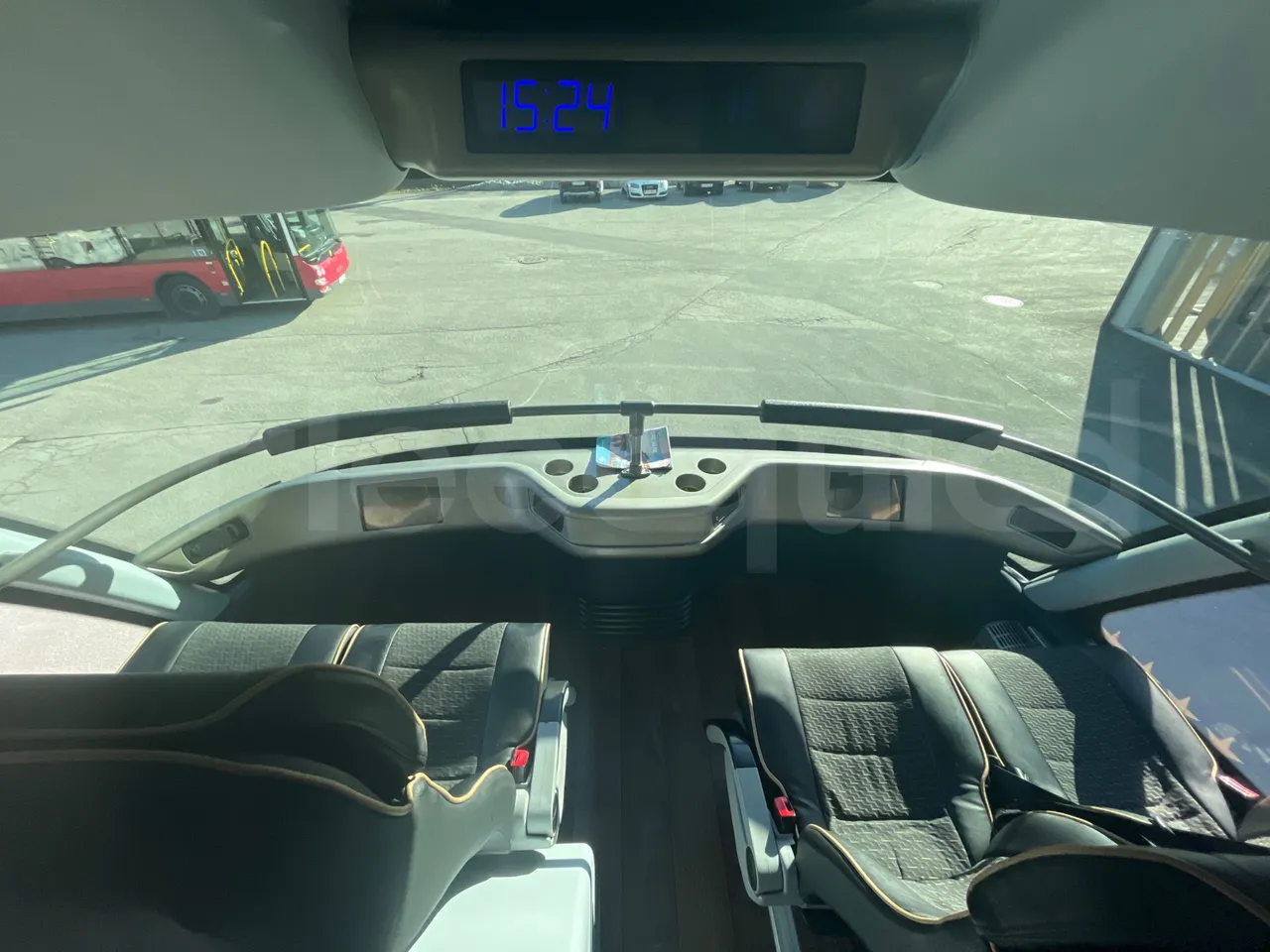 Neoplan Skyliner V6ACB - Euro 6 - 371 kW - 14.000 mt - armrest detail photo