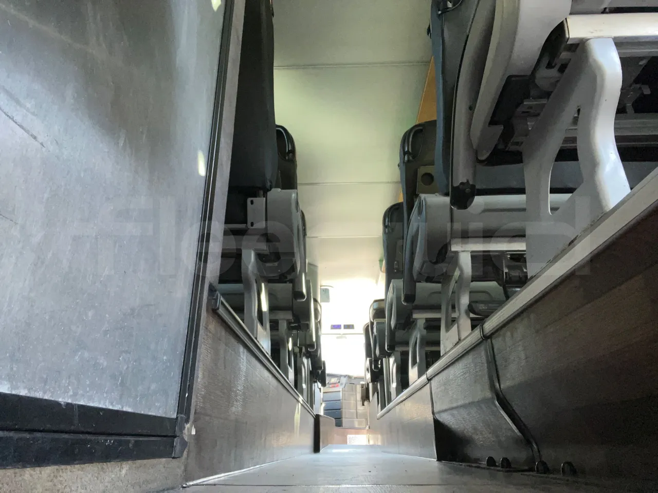 Neoplan Skyliner V6ACB - Euro 6 - 371 kW - 14.000 mt - seat brackets photo