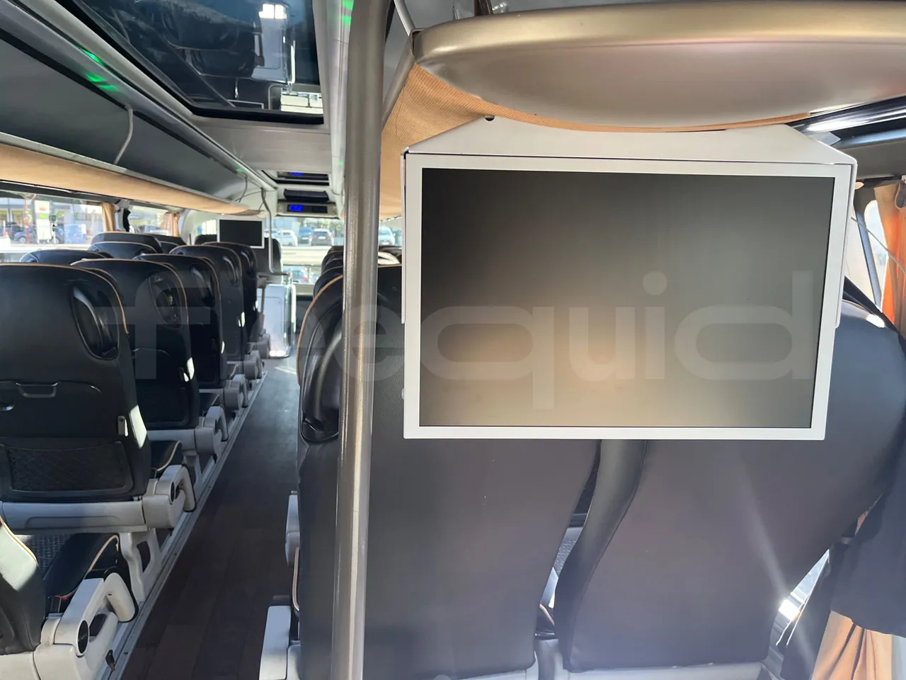 Neoplan Skyliner V6ACB - Euro 6 - 371 kW - 14.000 mt - usb charging detail