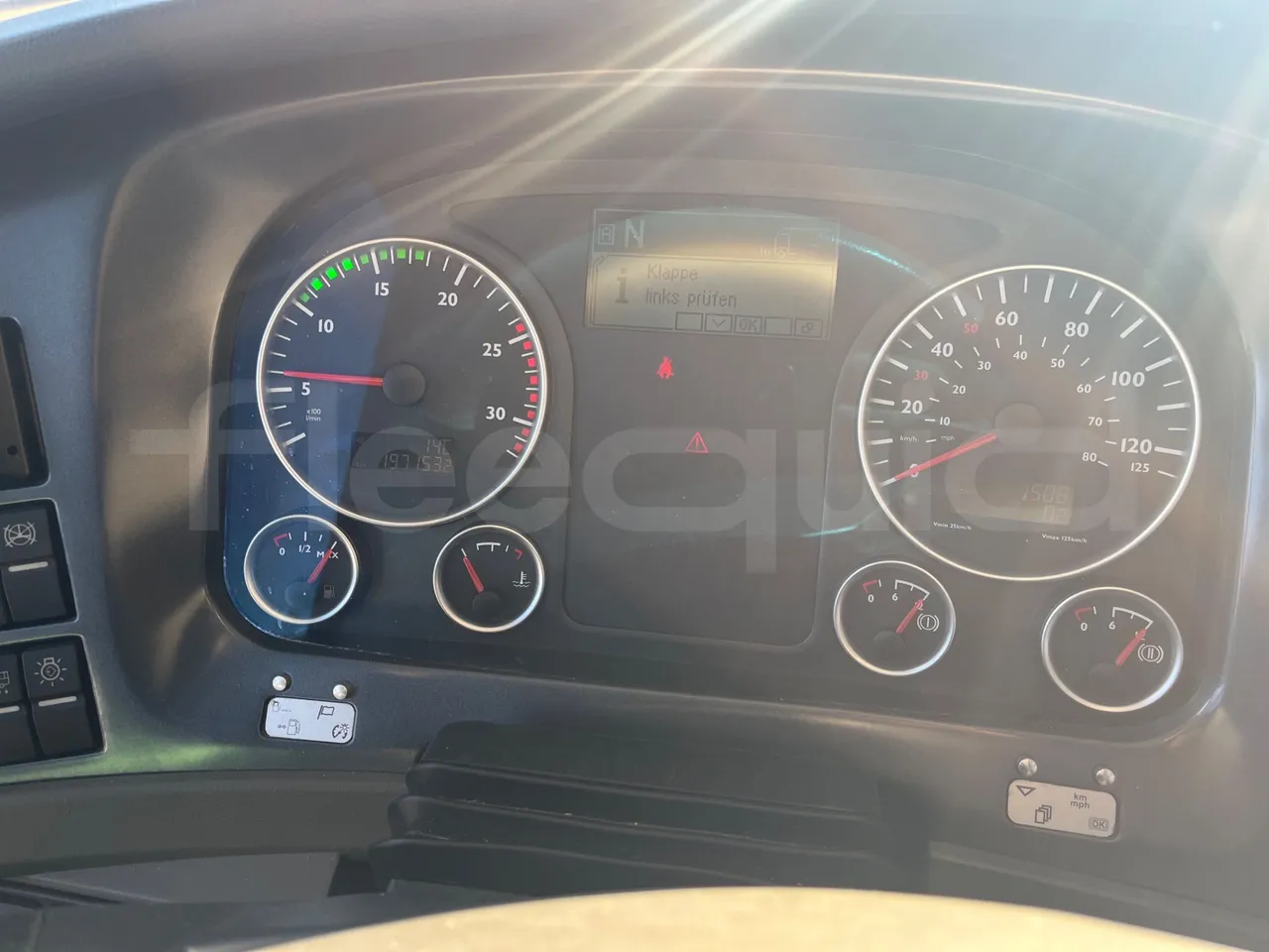 Neoplan Skyliner V6ACB - Euro 6 - 371 kW - 14.000 mt - dashboard lights on