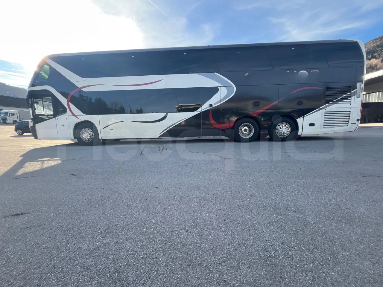 Neoplan Skyliner V6ACB - Euro 6 - 371 kW - 14.000 mt - external compartments photo