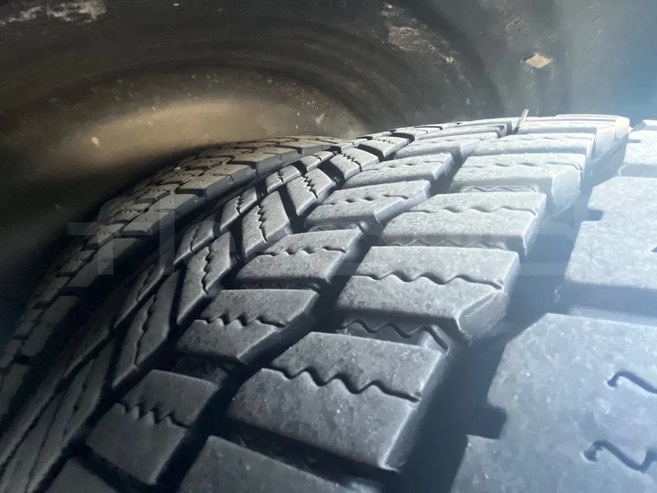 Neoplan Skyliner V6ACB - Euro 6 - 371 kW - 14.000 mt - tread condition front tires left