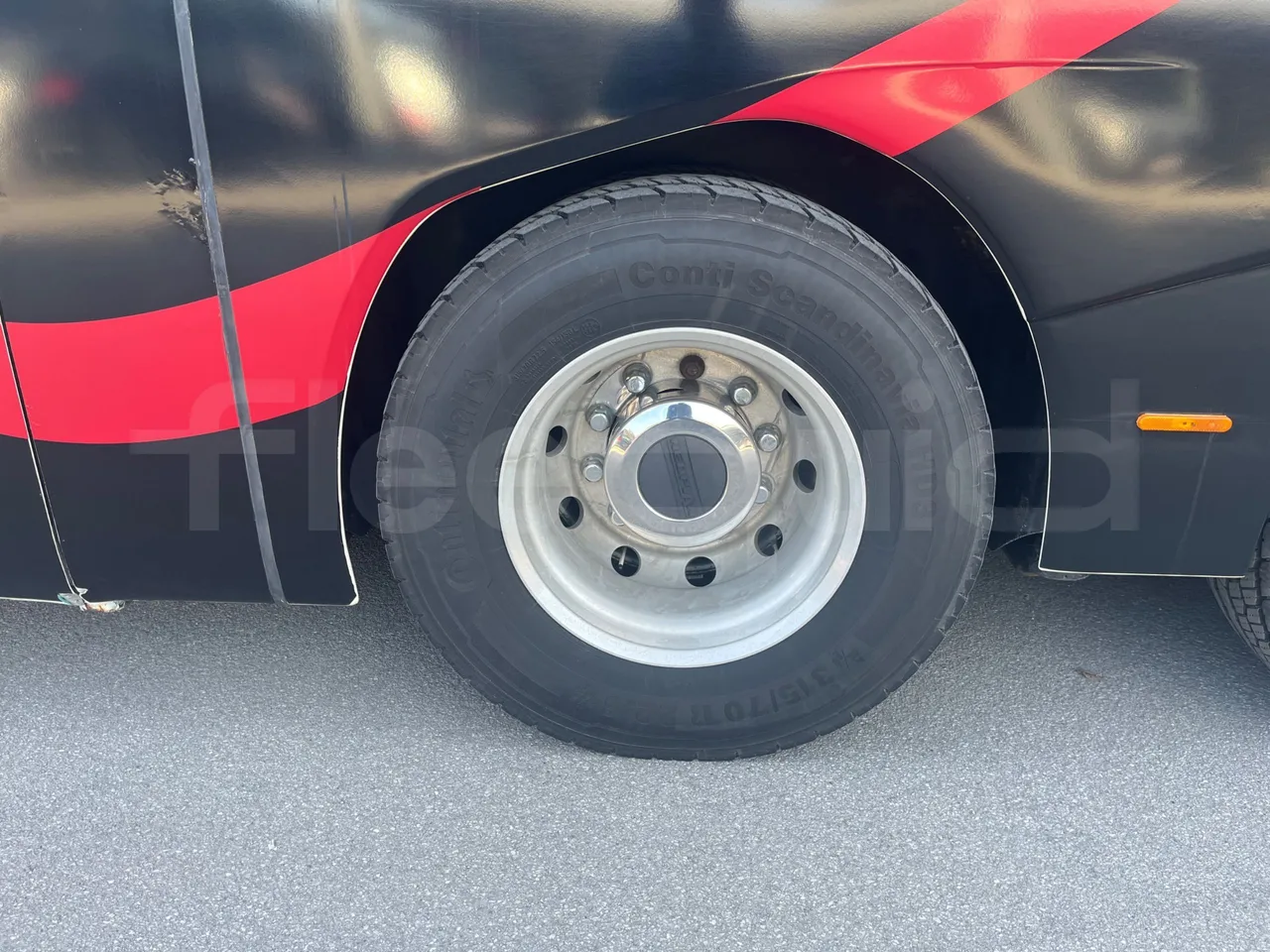 Neoplan Skyliner V6ACB - Euro 6 - 371 kW - 14.000 mt - tread condition front tires right