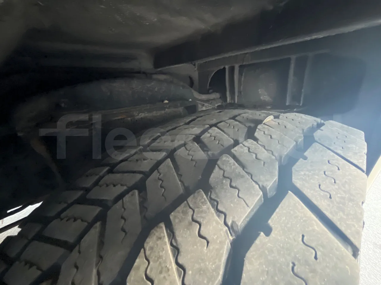 Neoplan Skyliner V6ACB - Euro 6 - 371 kW - 14.000 mt - tread condition second axle tires right