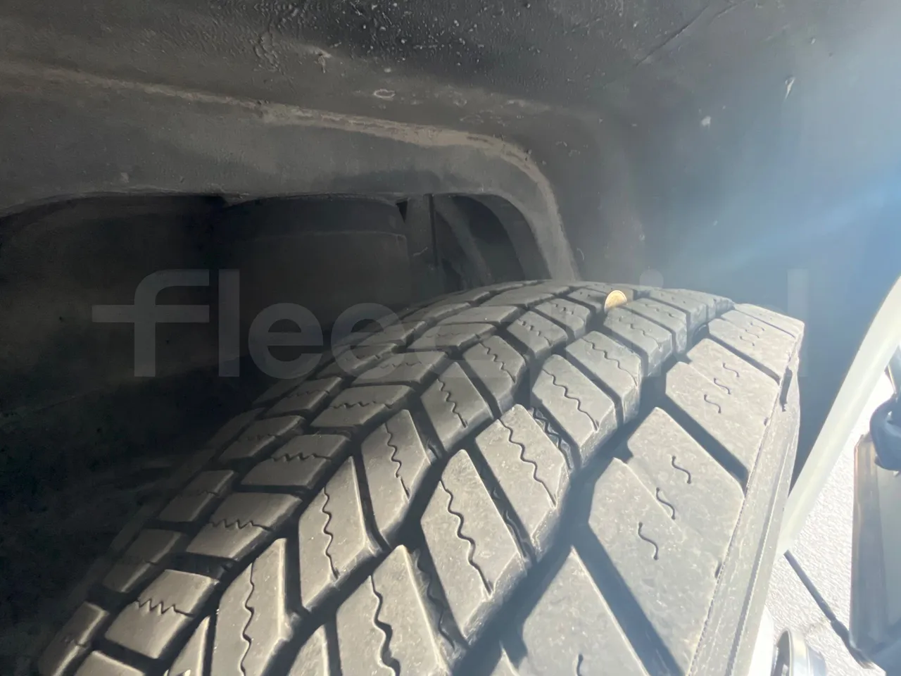 Neoplan Skyliner V6ACB - Euro 6 - 371 kW - 14.000 mt - tread condition third axle tires right