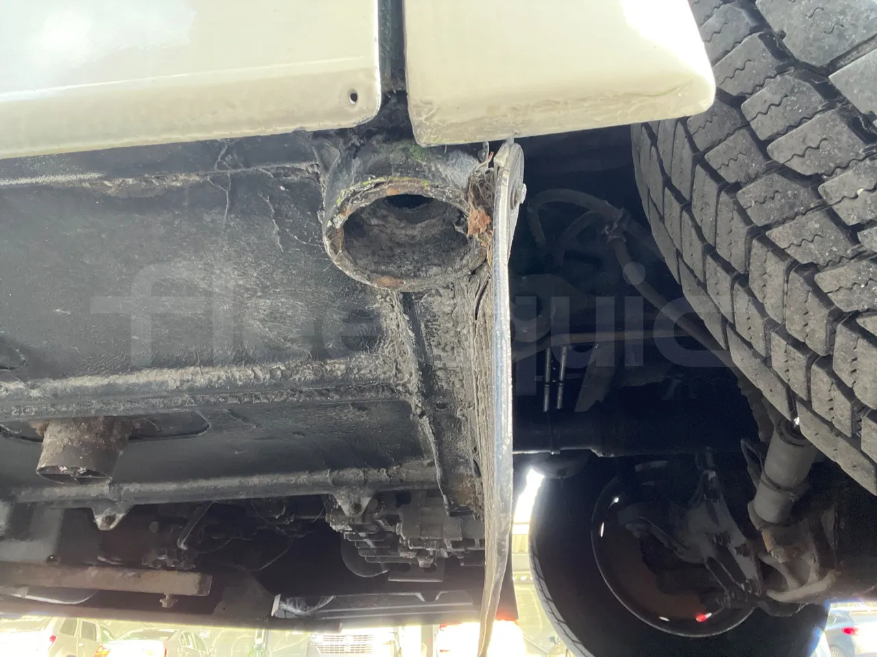 Neoplan Skyliner V6ACB - Euro 6 - 371 kW - 14.000 mt - axel 3 shock absorbers 1 right