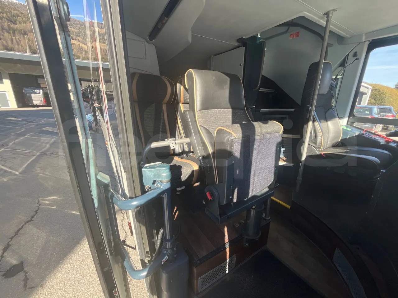 Neoplan Skyliner V6ACB - Euro 6 - 371 kW - 14.000 mt - hostess seat photo