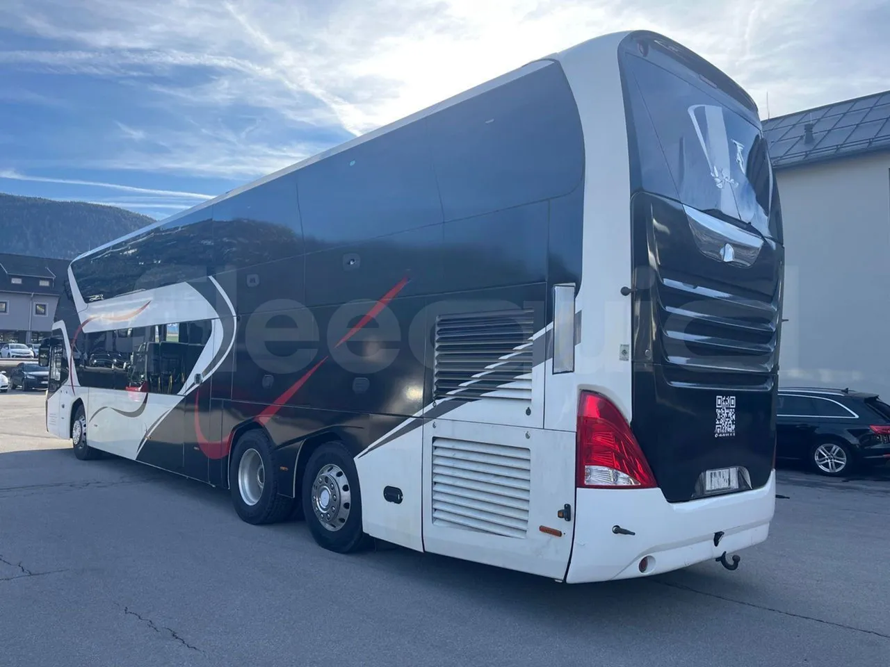 Neoplan Skyliner V6ACB - Euro 6 - 371 kW - 14.000 mt - left side photo