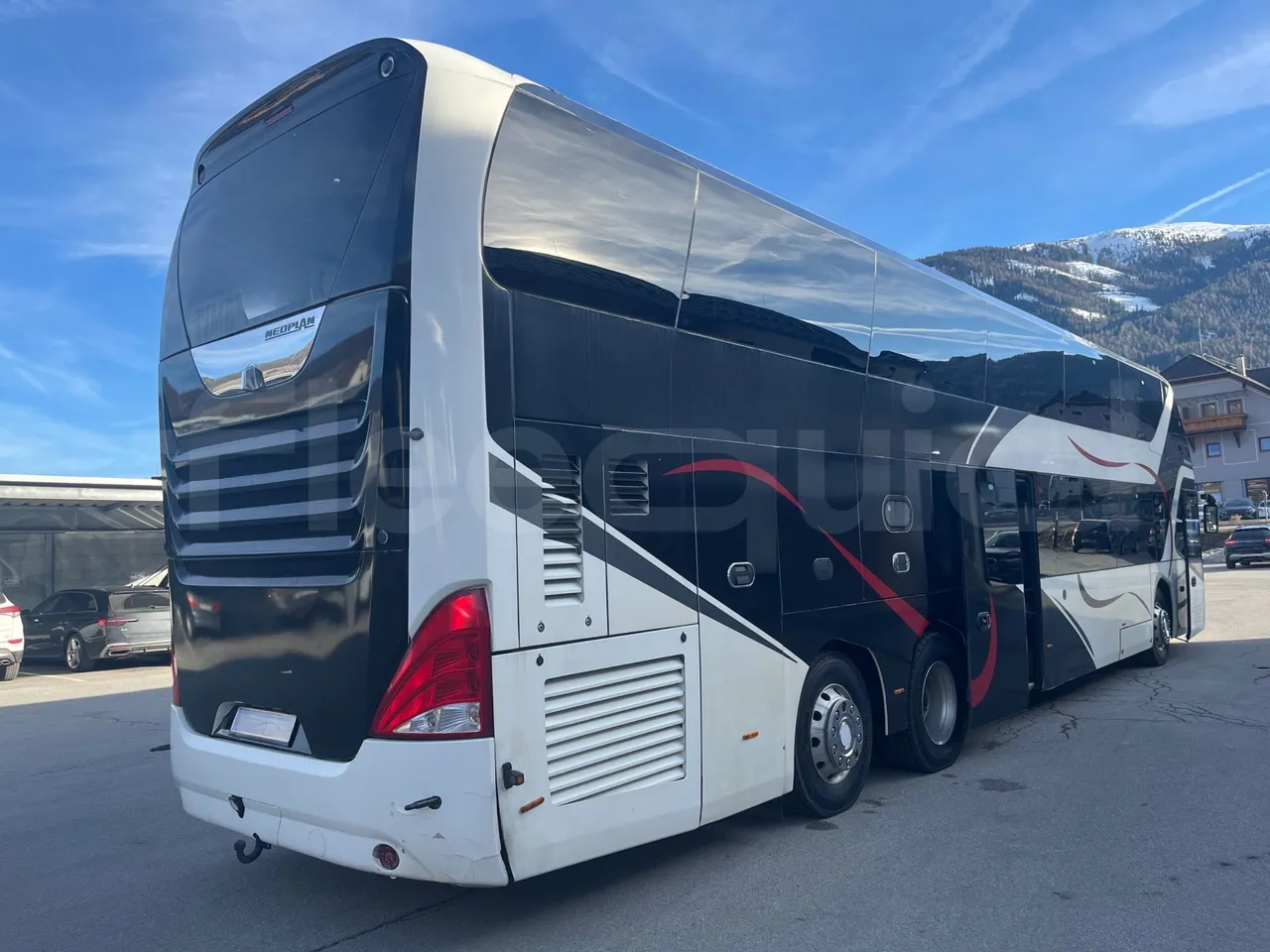 Neoplan Skyliner V6ACB - Euro 6 - 371 kW - 14.000 mt - under carpet photo