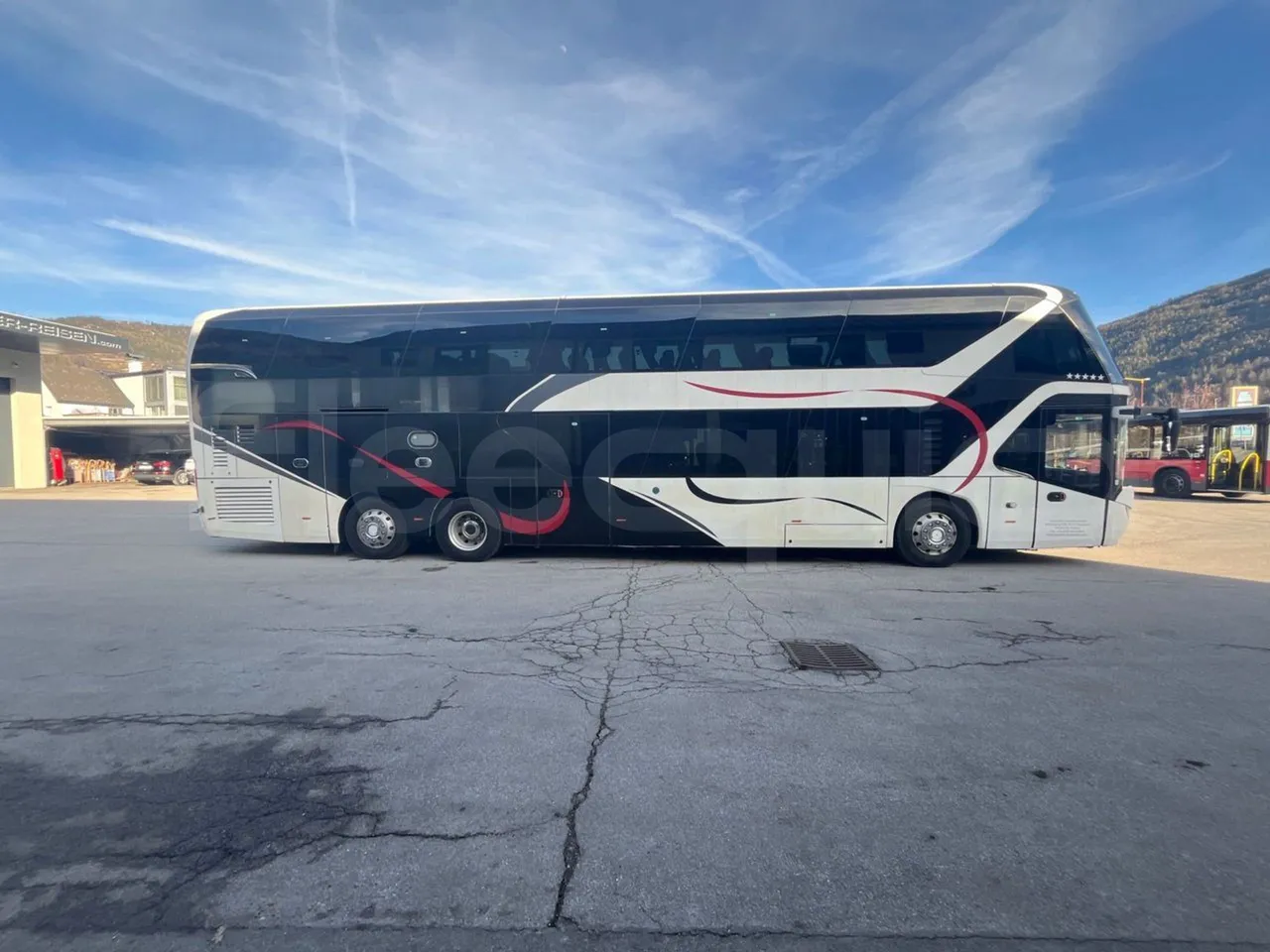Neoplan Skyliner V6ACB - Euro 6 - 371 kW - 14.000 mt - turntable external (18m)