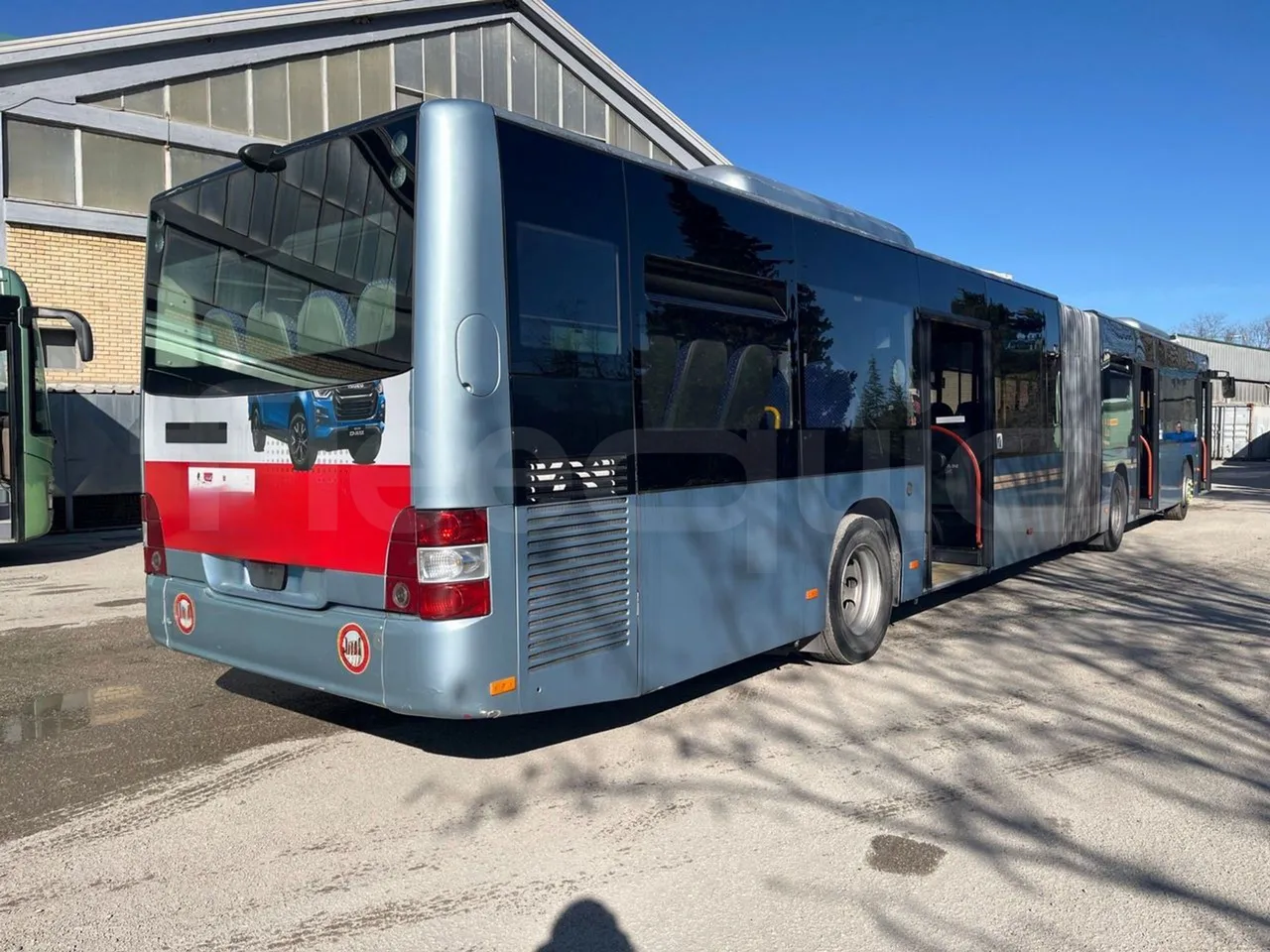 Man Lion's City A23 - Euro4 -257kW -18mt - 3/4 right rear doors open