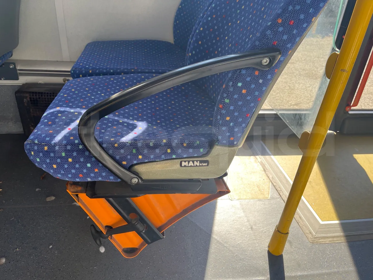 Man Lion's City A23 - Euro4 -257kW -18mt - armrest detail photo