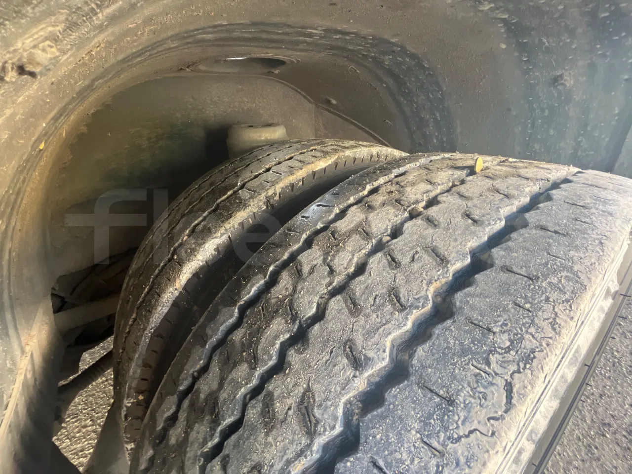 Man Lion's City A23 - Euro4 -257kW -18mt - tread condition front tires right