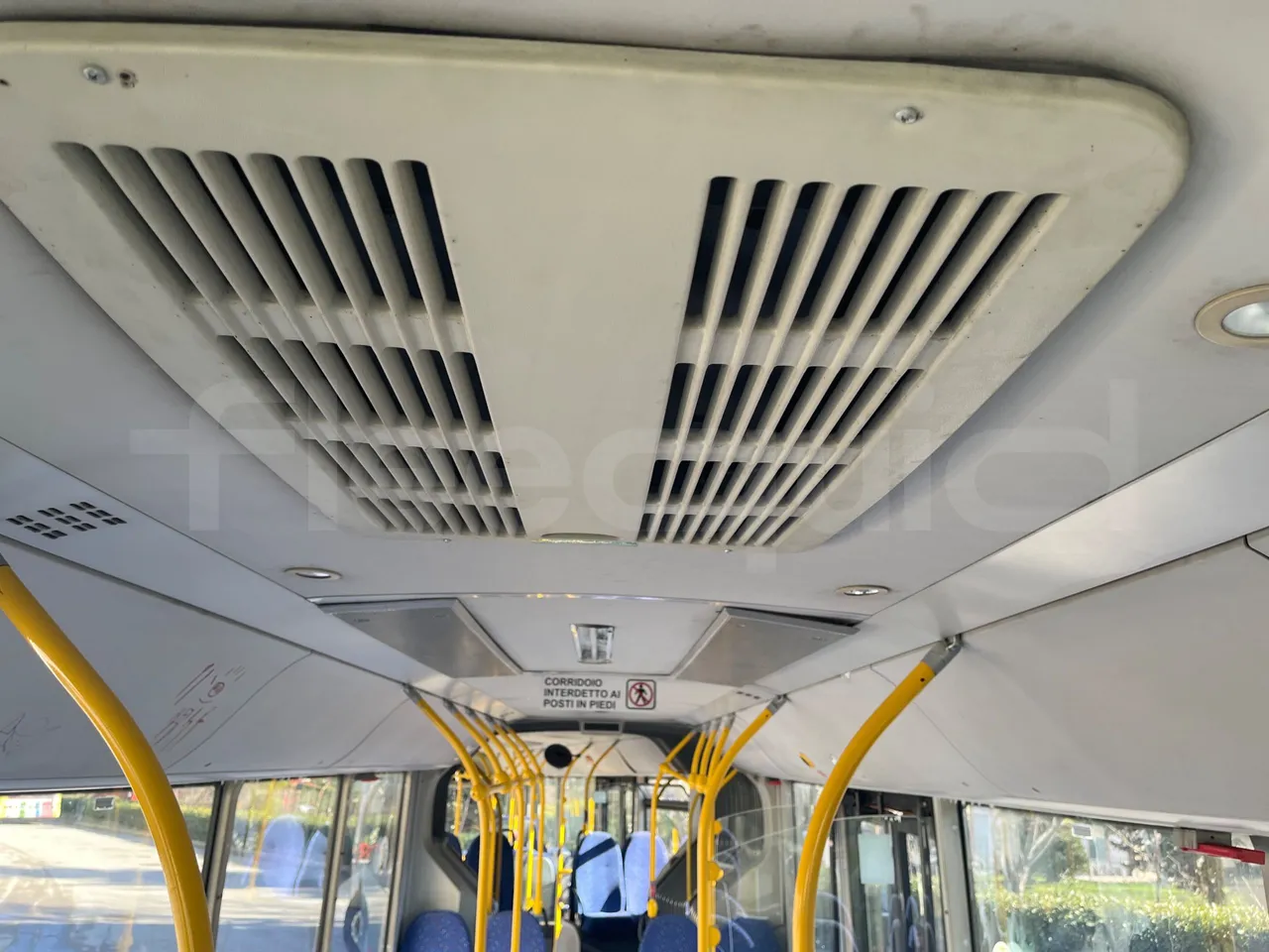 Man Lion's City A23 - Euro4 -257kW -18mt - overhead compartments photo