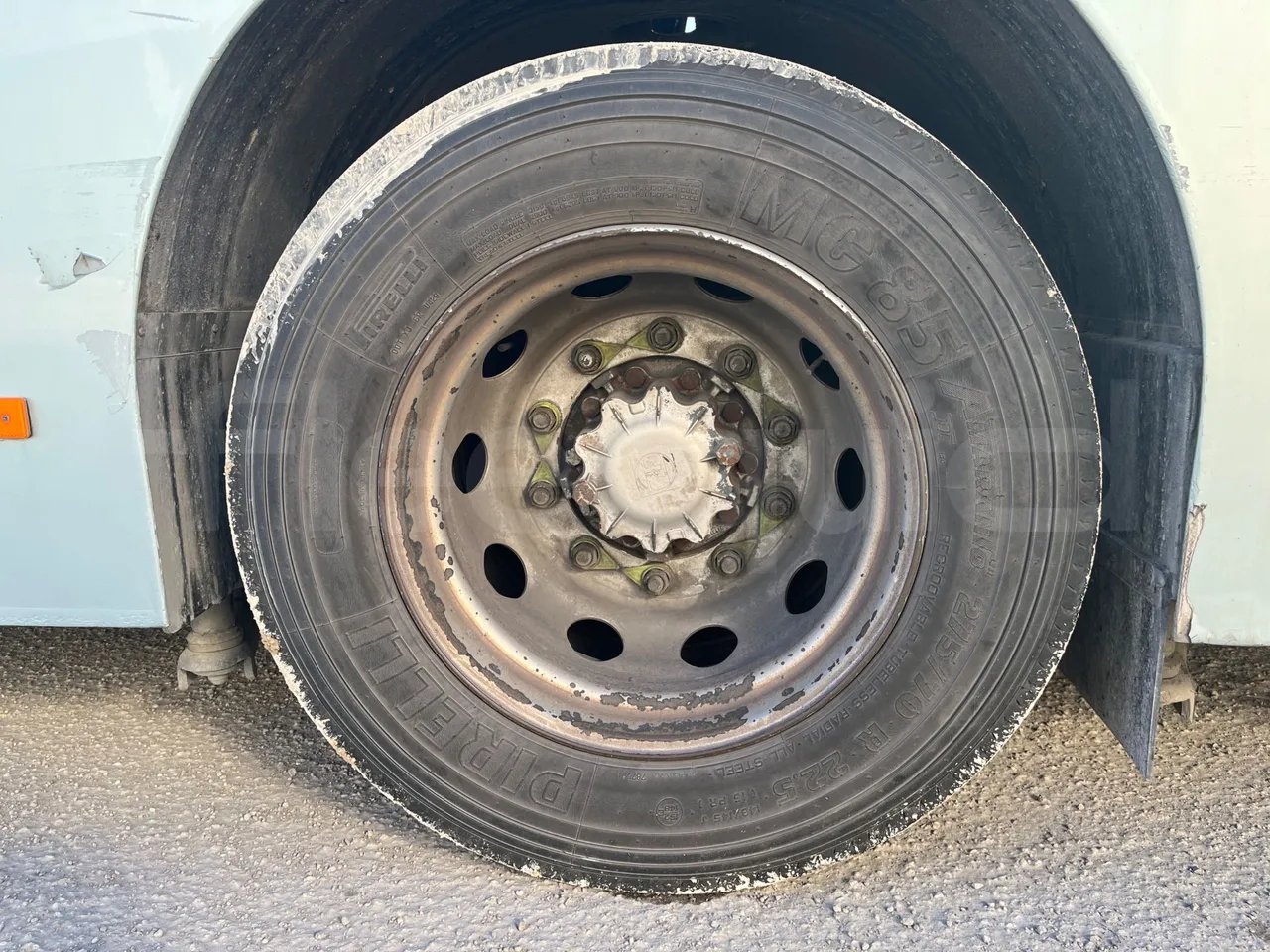 Man Lion's City A23 - Euro4 -257kW -18mt - rear left tire photo