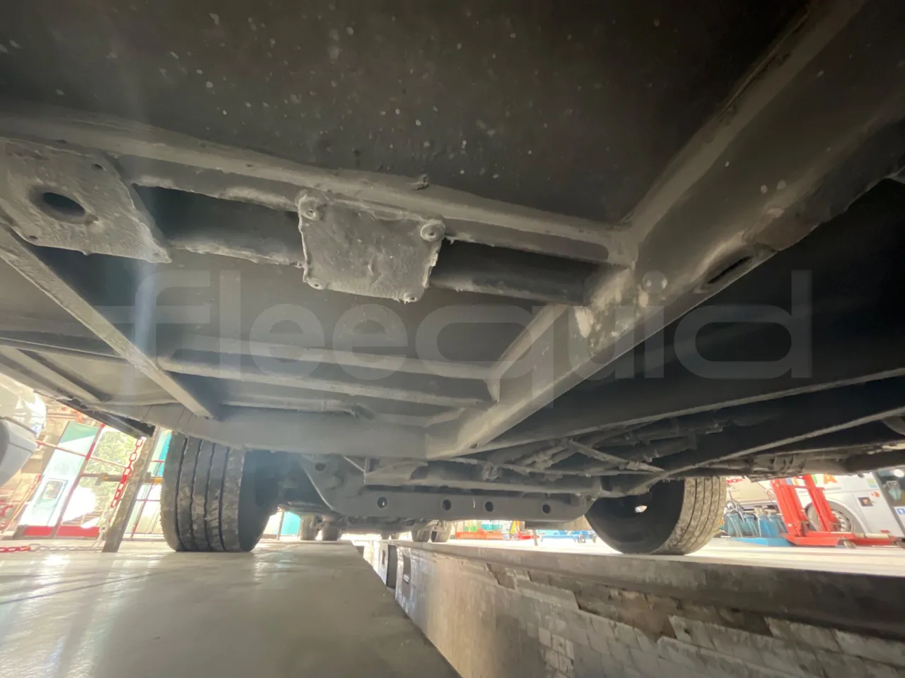 Man Lion's City A23 - Euro4 -257kW -18mt - front axle right side