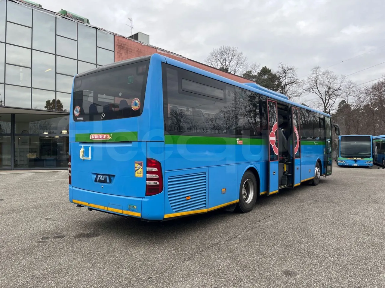 Mercedes-Benz Integro E5 4 - Euro5 - 220kW - 12.140mt - 3/4 right rear doors open