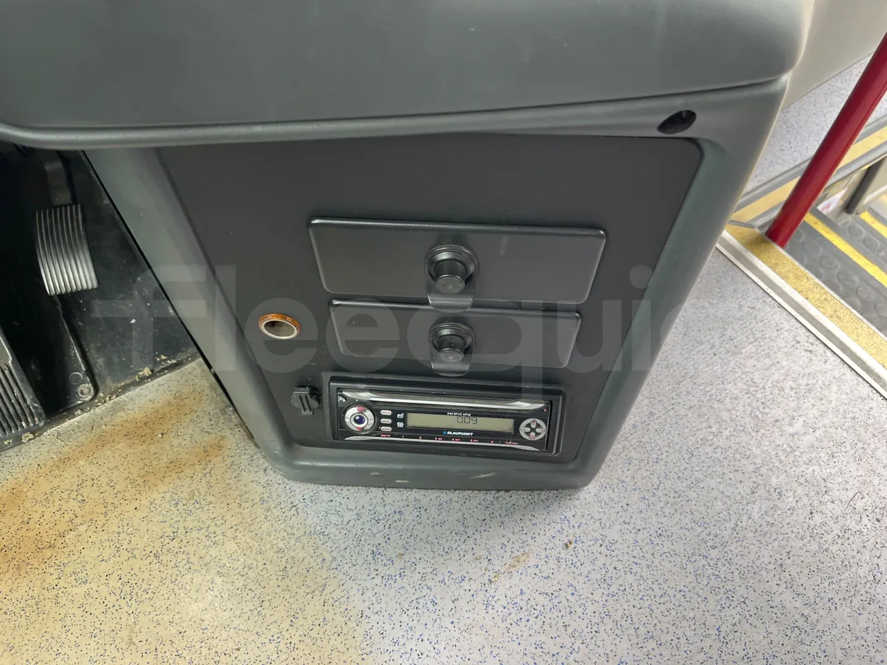 Mercedes-Benz Integro E5 4 - Euro5 - 220kW - 12.140mt - radio accessories photo