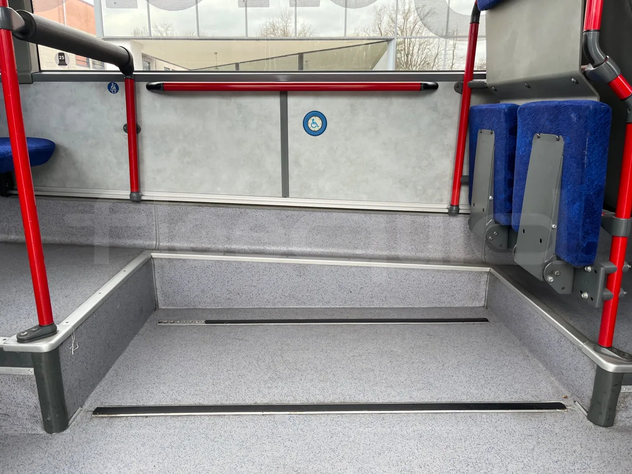 Mercedes-Benz Integro E5 4 - Euro5 - 220kW - 12.140mt - disabled area photo