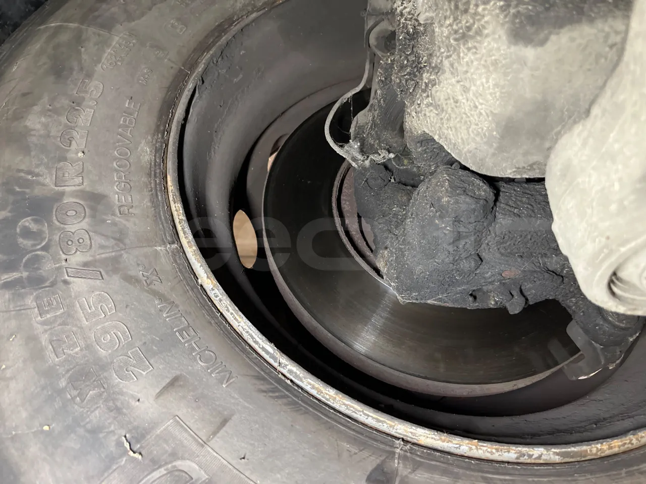 Mercedes-Benz Integro E5 4 - Euro5 - 220kW - 12.140mt - front discs left