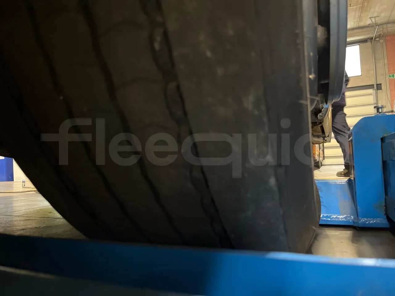 Mercedes-Benz Integro E5 4 - Euro5 - 220kW - 12.140mt - tread condition second axle tires right