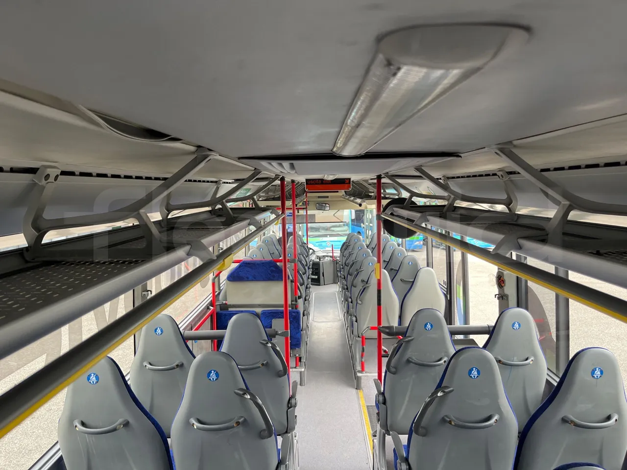 Mercedes-Benz Integro E5 4 - Euro5 - 220kW - 12.140mt - overhead compartments photo