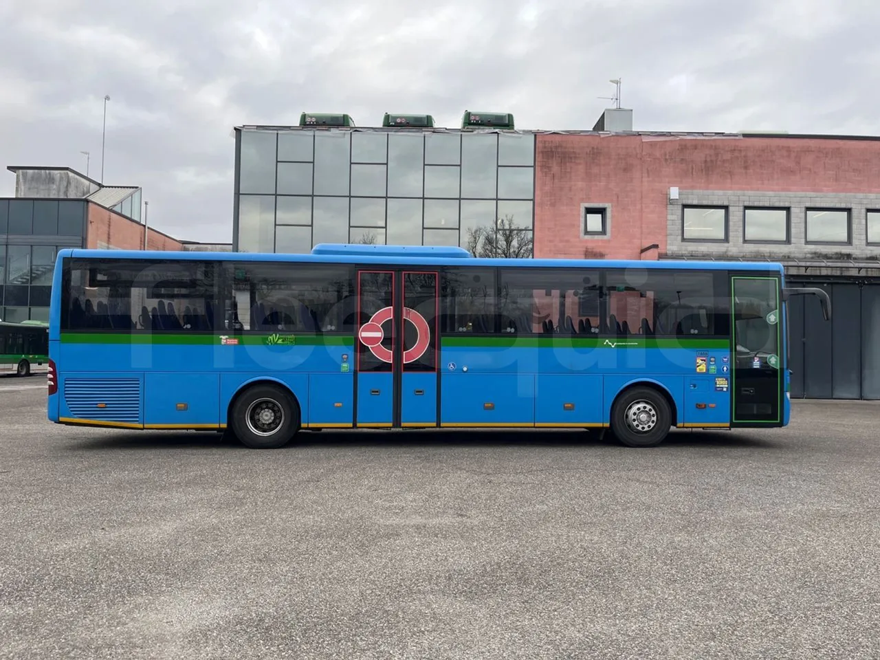 Mercedes-Benz Integro E5 4 - Euro5 - 220kW - 12.140mt - right side doors closed