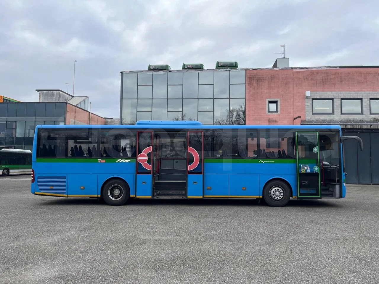 Mercedes-Benz Integro E5 4 - Euro5 - 220kW - 12.140mt - right side doors open