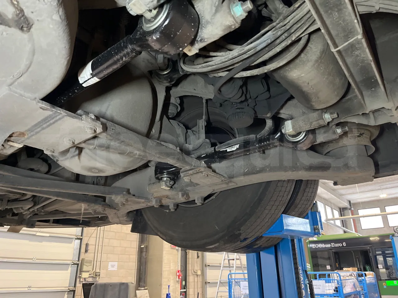 Mercedes-Benz Integro E5 4 - Euro5 - 220kW - 12.140mt - axle 3 left side