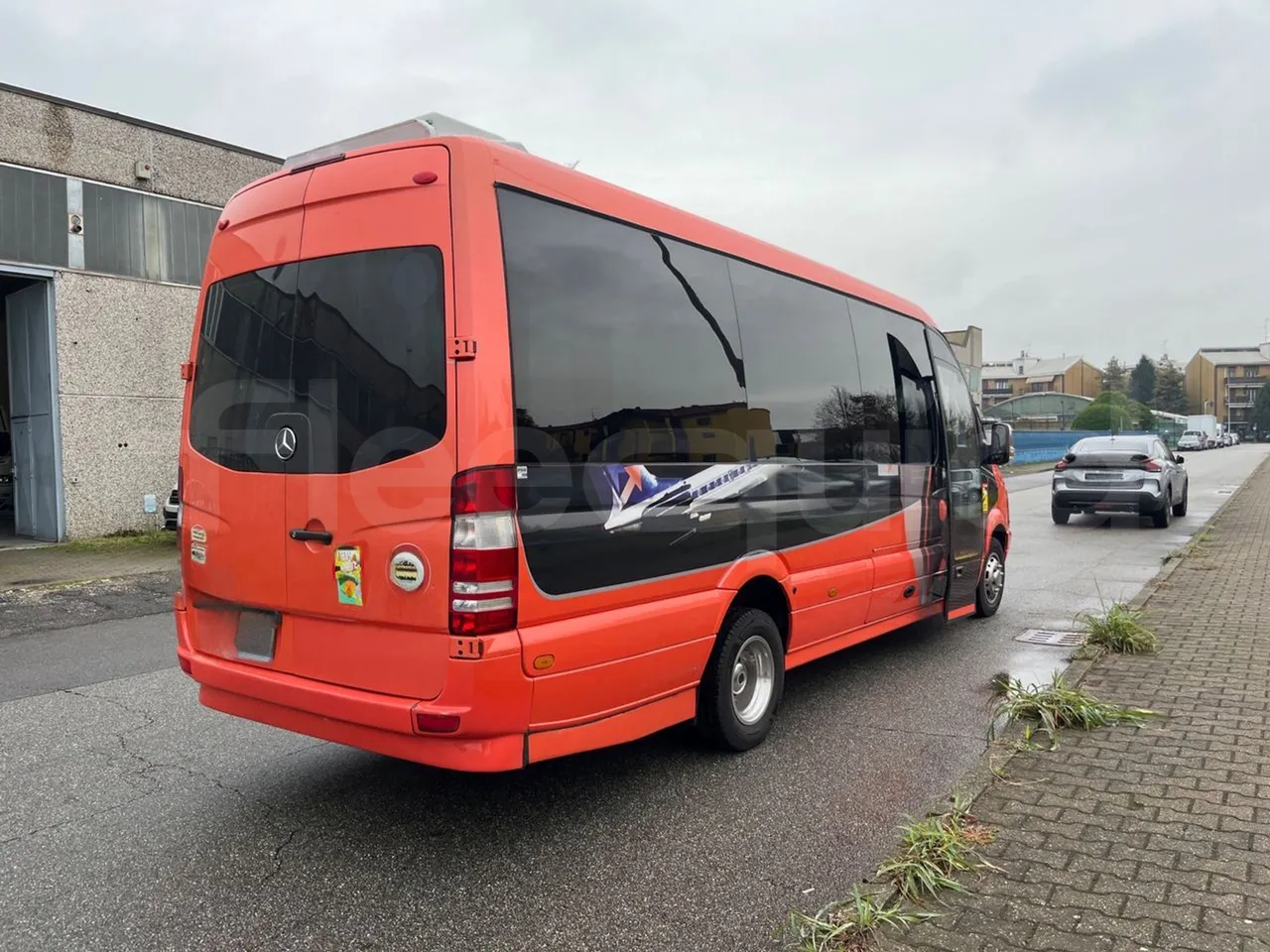 Mercedes-Benz Sprinter W 906 - 3/4 right rear doors open